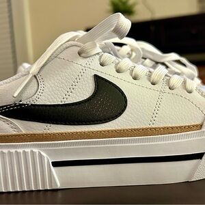 Never worn Womens Nike Legacy Court shoes, size 7.